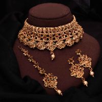 Floral Red & Green Kundan Gold Choker With pair Of Earring and Maang Tikka Set