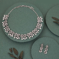 Elegant Silver-Plated Floral Design Necklace Set for Every Occasion