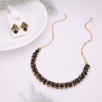 A Touch of Vintage Glamour: Antique Gold Jewelry Set with Black Stones