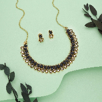 Antique Gold Necklace Set with Black and White Stones: A Timeless Elegance Antique Gold Necklace Set with Black and White Stones: A Timeless Elegance