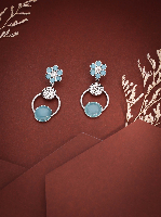Fashion Forward Leaf Earrings – Vintage Oxidized Silver Look Fashion Forward Leaf Earrings – Vintage Oxidized Silver Look