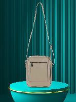 High-End Designer Handbag with Suede Interior and Custom Engraved Hardware – A Collector’s Must-Have