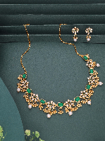 Elegant Gold-Toned Green Stone & Pearl Necklace Set with Stud Earrings Elegant Gold-Toned Green Stone & Pearl Necklace Set with Stud Earrings