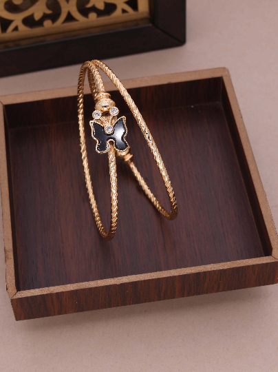 Elegant Gold-Toned Bangle